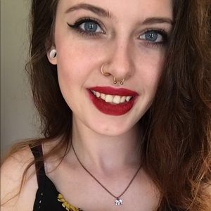 Meet your Posher, Caitlin